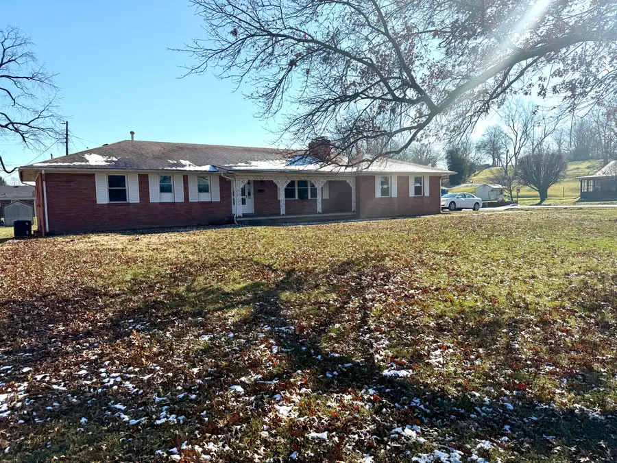 604 E Lexington Street, Harrodsburg, KY 40330 - #2