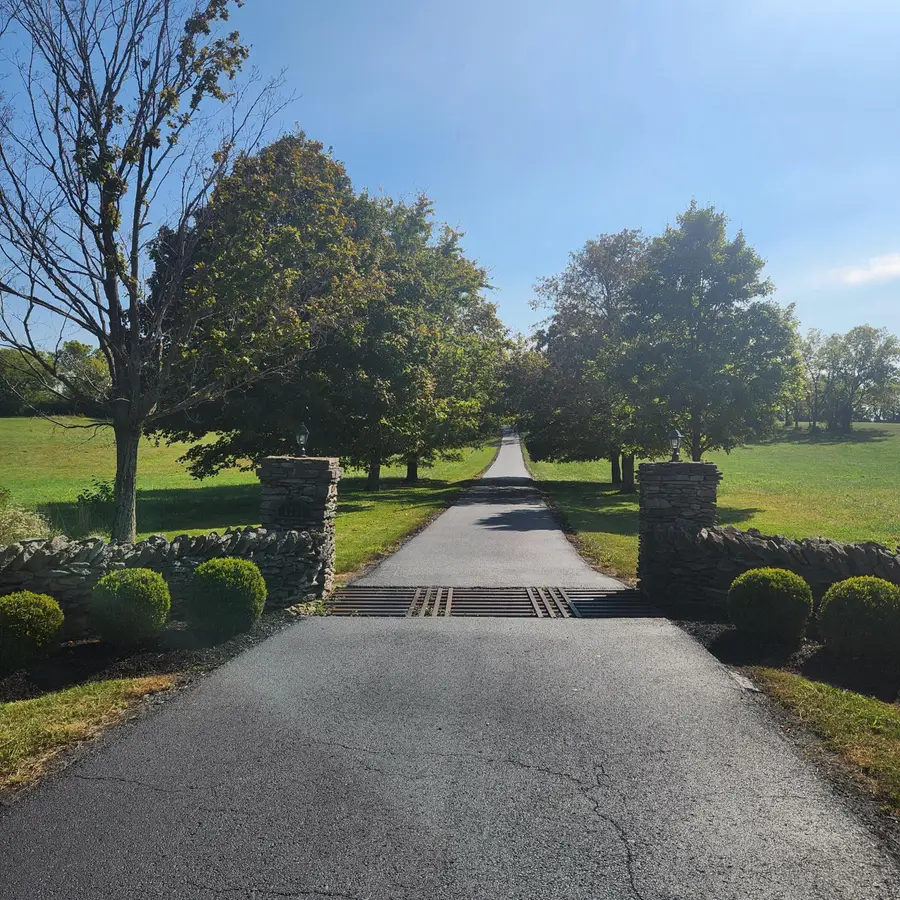 1231 Warwick Road, Harrodsburg, KY 40330 - #2