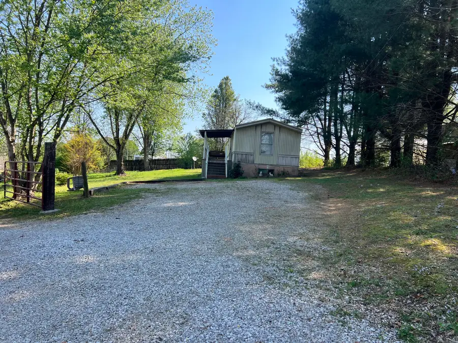 122 S Combs Avenue, Corbin, KY 40701 - #2