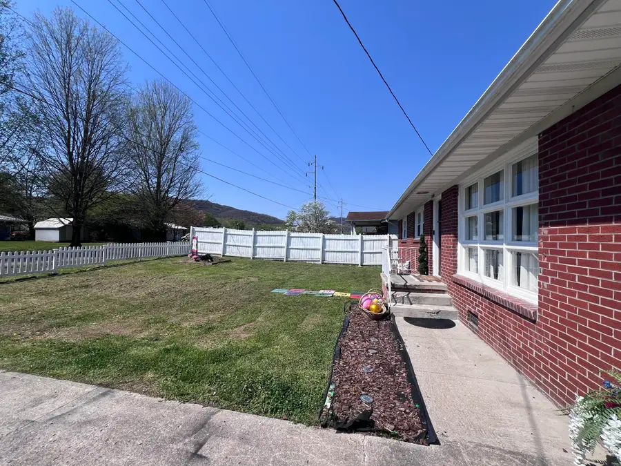 1200 W Chester Avenue, Middlesboro, KY 40965 - #3