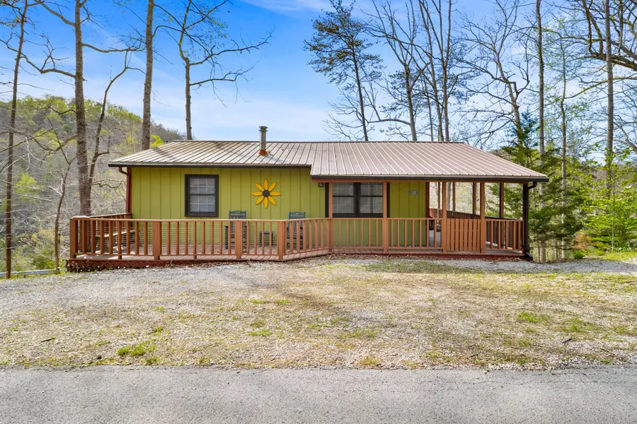 25 Godsey Avenue, Whitley City, KY 42653 - #3