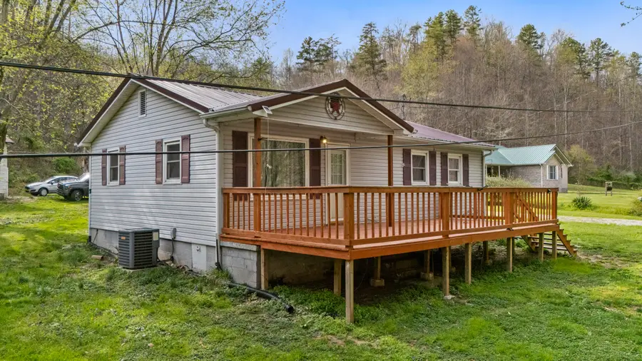 219 Burnt Cabin Branch, Stambaugh, KY 41257 - #3