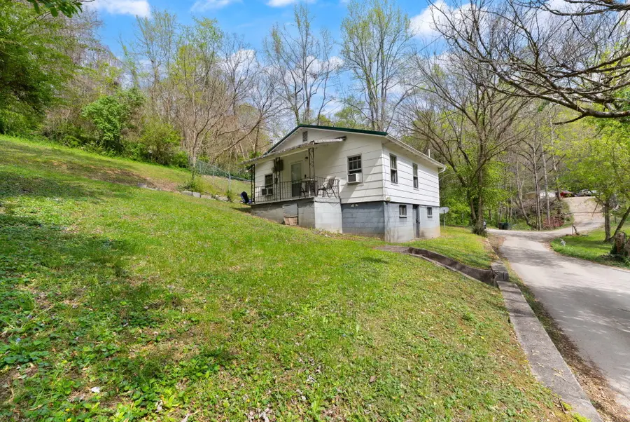 54 Woodlawn Avenue, Williamsburg, KY 40769 - #3