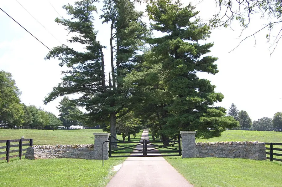 4462 Mount Horeb Pike, Lexington, KY 40511 - #2