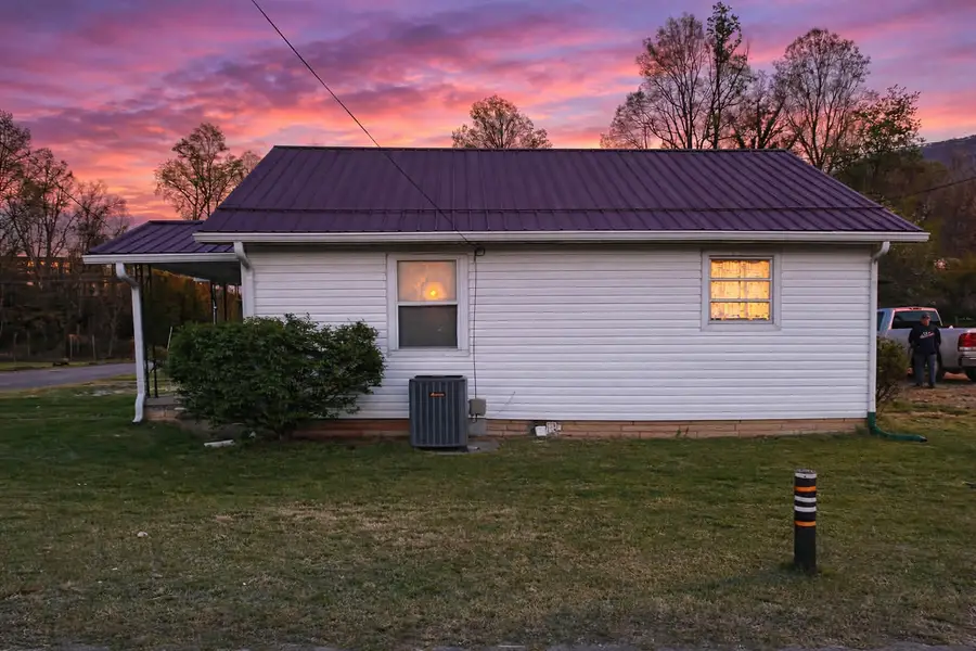 813 White Street, Cumberland, KY 40823 - #3