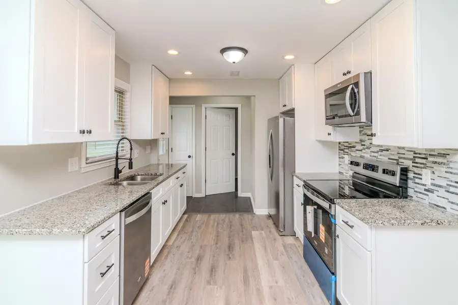 826 Mildred Street, Versailles, KY 40383 - #2