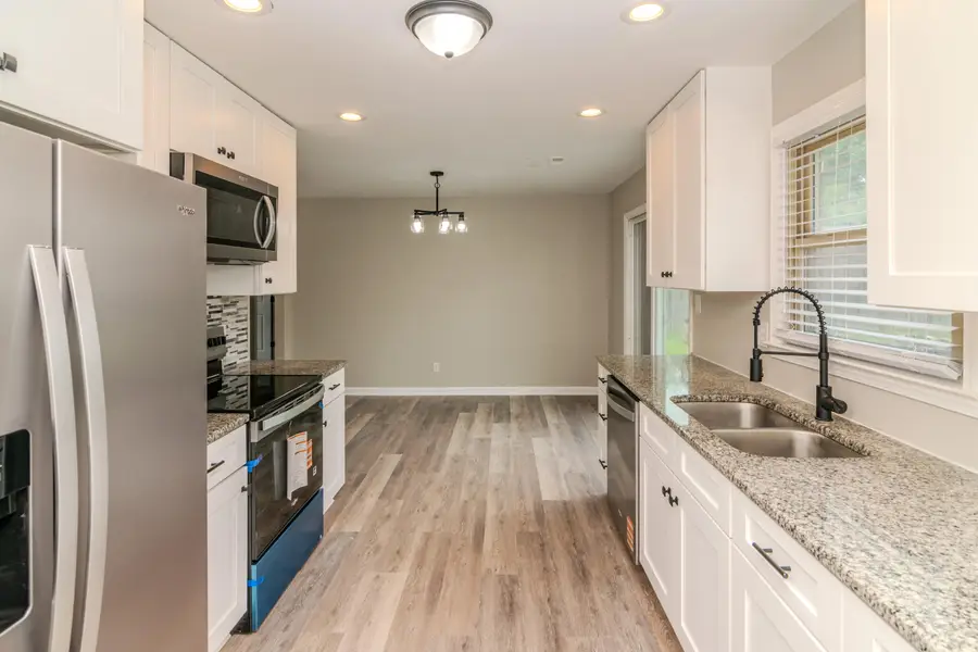 826 Mildred Street, Versailles, KY 40383 - #3