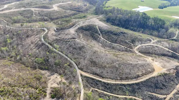 361 J B Lewis Road, East Bernstadt, KY 40729