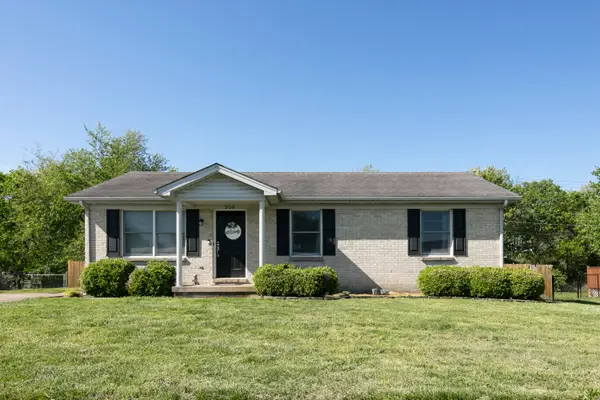 220 Blackhawk Circle, Versailles, KY 40383