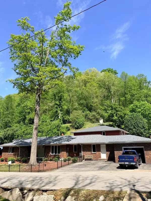 685 Mays Branch Road, Prestonsburg, KY 41653