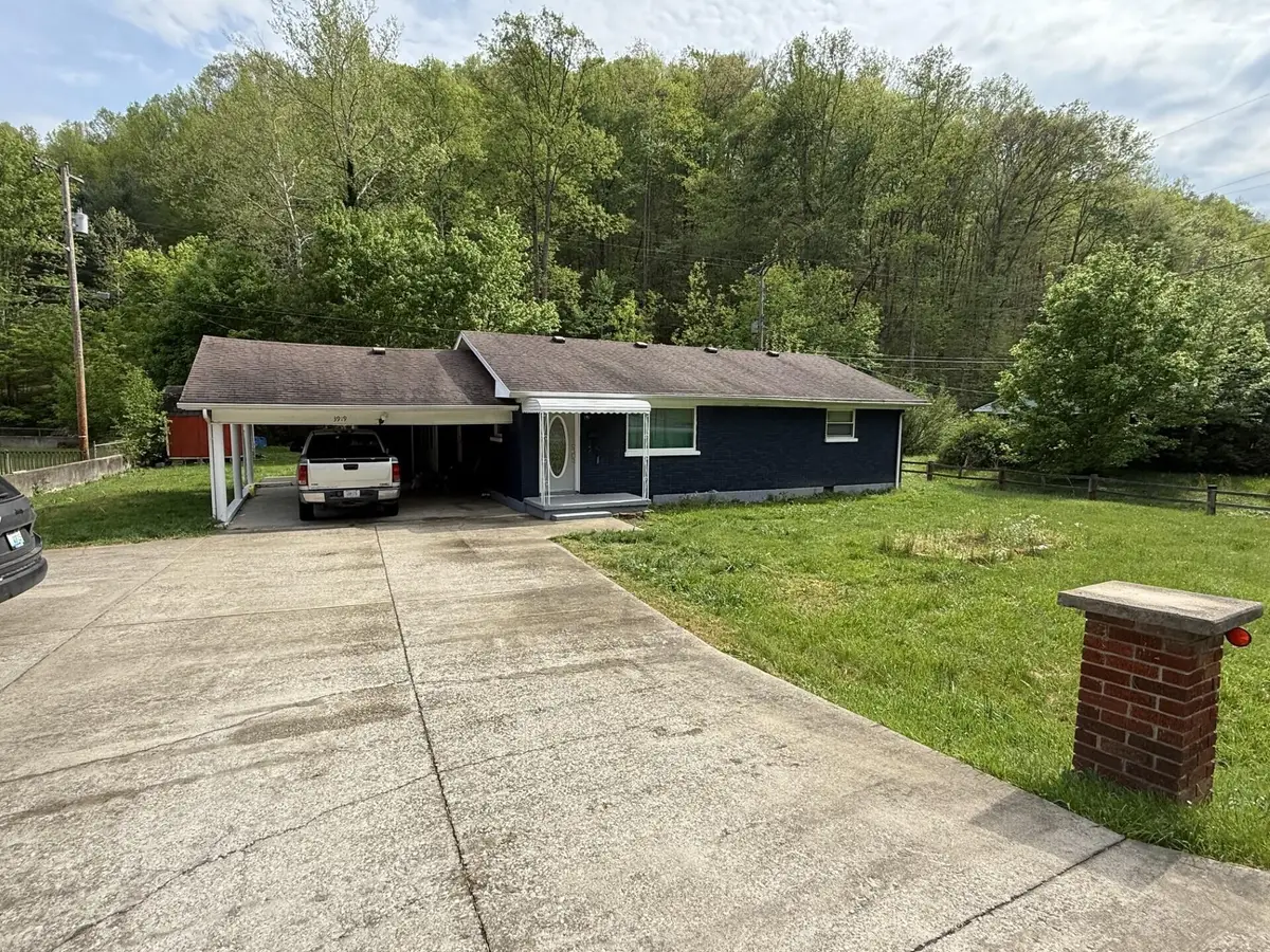 3919 Ky-40, Paintsville, KY 41240 - #1