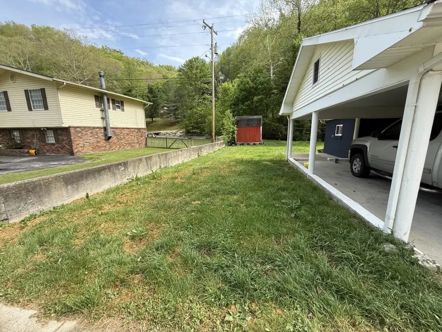 3919 Ky-40, Paintsville, KY 41240 - #3