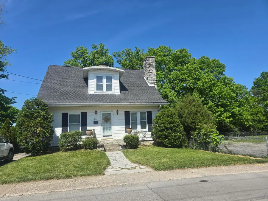 301 S 3rd Street, Nicholasville, KY 40356 - #2