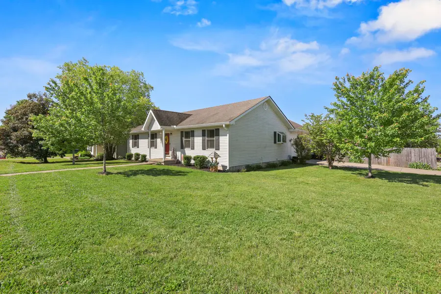 913 North Meadowhill Road, Paris, KY 40361 - #3