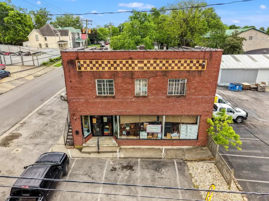 502 W Lexington Avenue, Winchester, KY 40391 - #2