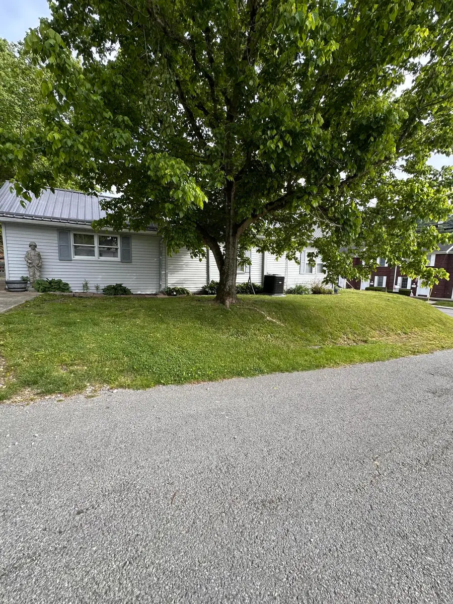 340 N Highland Avenue, Prestonsburg, KY 41653 - #2