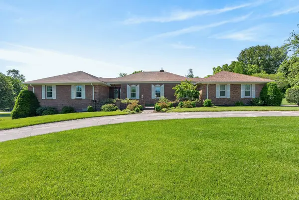 202 S Stourbridge Road, Versailles, KY 40383