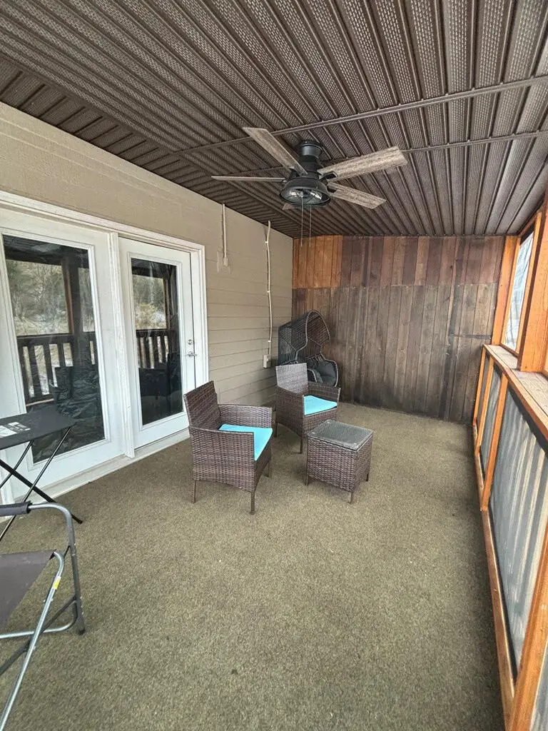 659 Clubhouse Drive, Prestonsburg, KY 41653 - #2