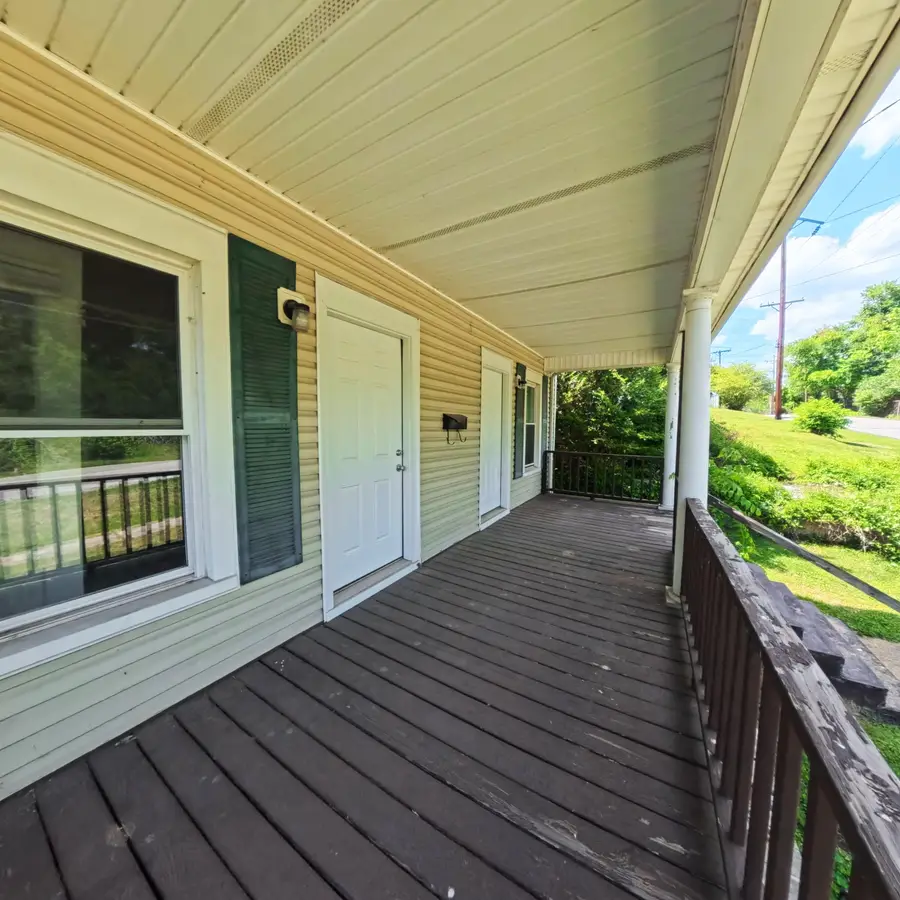206 Kirkland Avenue, Irvine, KY 40336 - #3