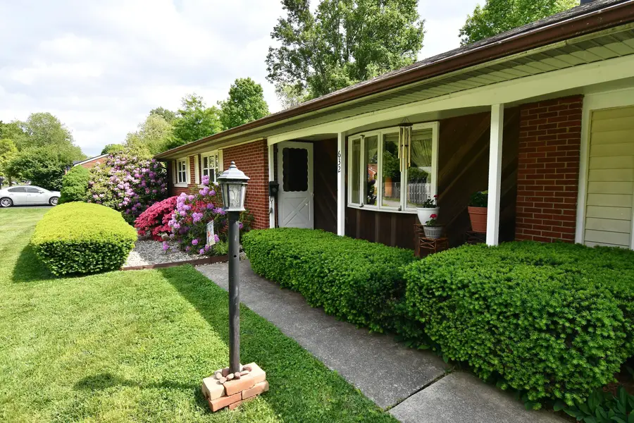 632 Nakomi Drive, Lexington, KY 40503 - #2