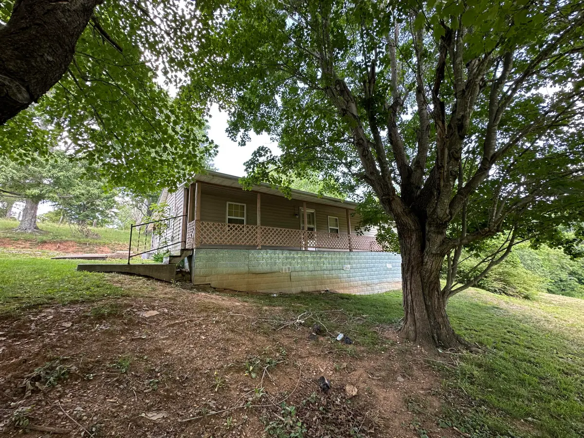 680 Round Mountain Road, Irvine, KY 40336 - #1