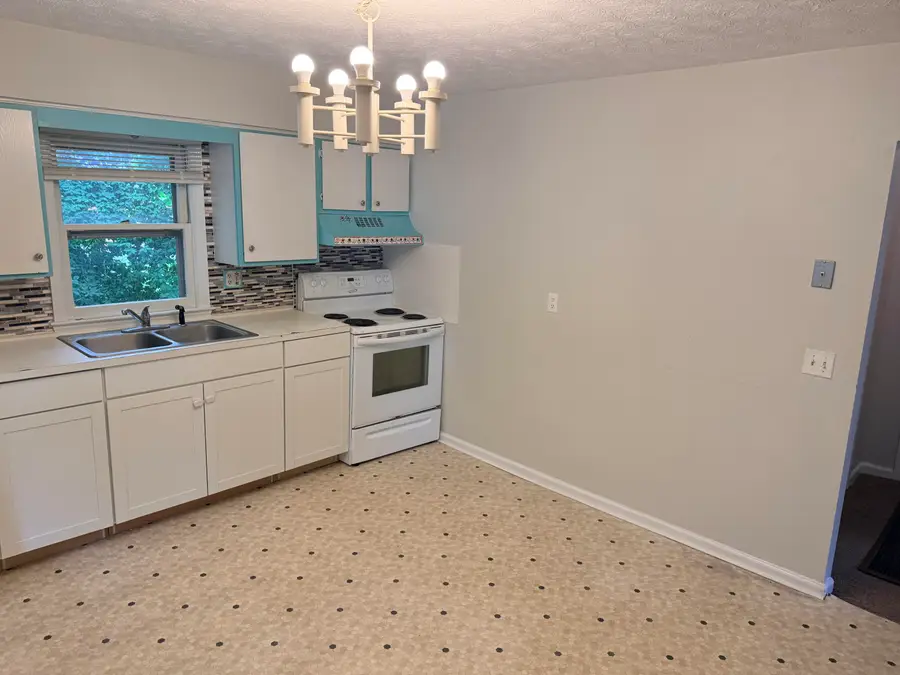 122 N Magnolia Street, Harrodsburg, KY 40330 - #2