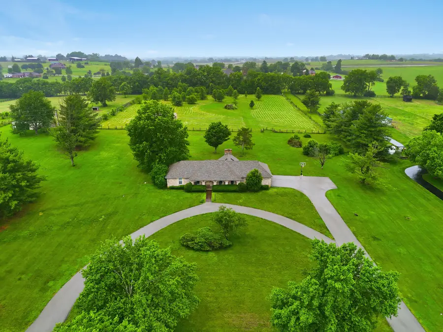 129 Lake Country Road, Nicholasville, KY 40356 - #2