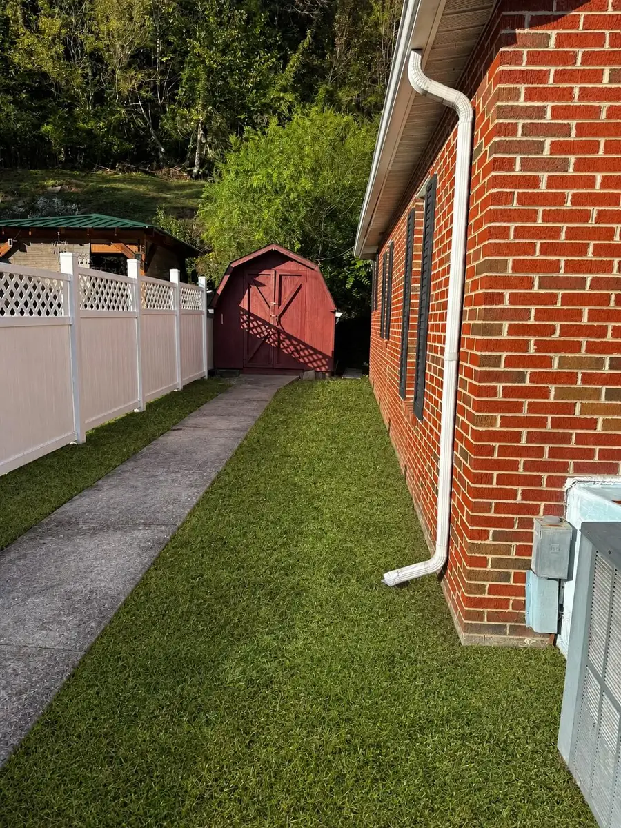 1426 Kentucky 40, Staffordsville, KY 41256 - #3