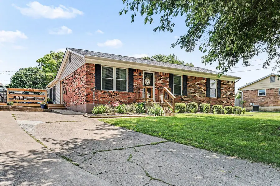 229 Hill N Dell Road, Paris, KY 40361 - #2