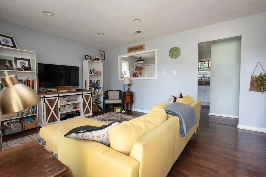 250 Lynnwood Drive, Versailles, KY 40383 - #2