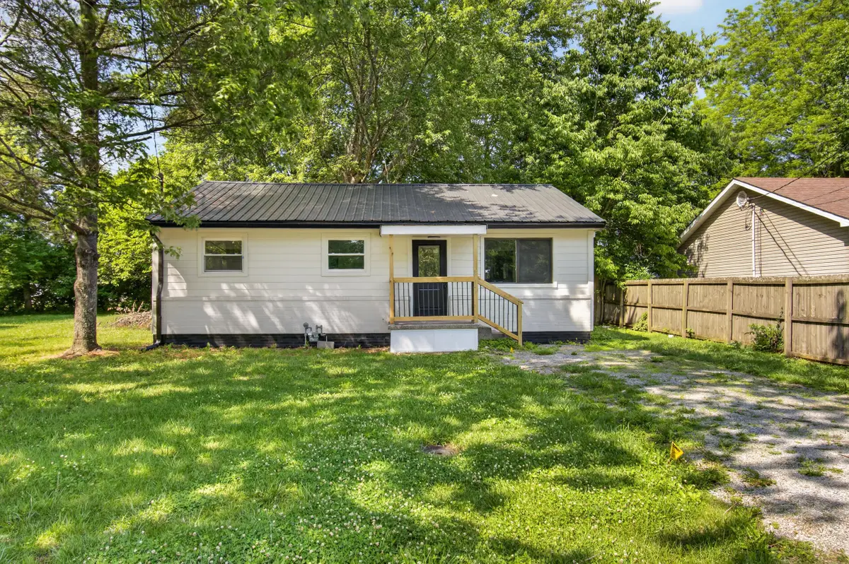 33 W Eades Avenue, Danville, KY 40422 - #1