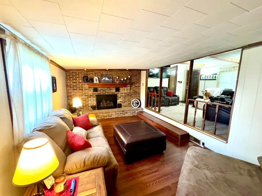 908 Manchester Avenue, Middlesboro, KY 40965 - #3