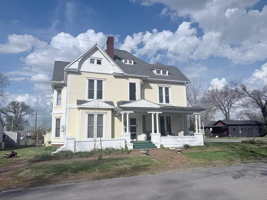 314 E 16th Street, Hopkinsville, KY 42240 - #1