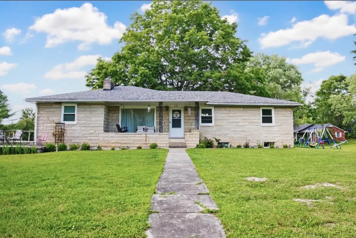 270 W Railroad, Stanton, KY 40380 - #1