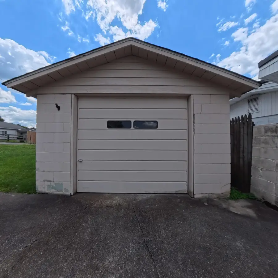 131 Peyton Avenue, Irvine, KY 40336 - #2