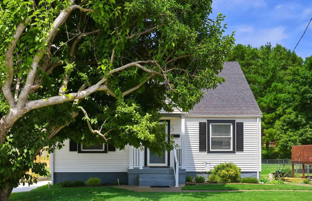 319 W High Street, Springfield, KY 40069 - #1