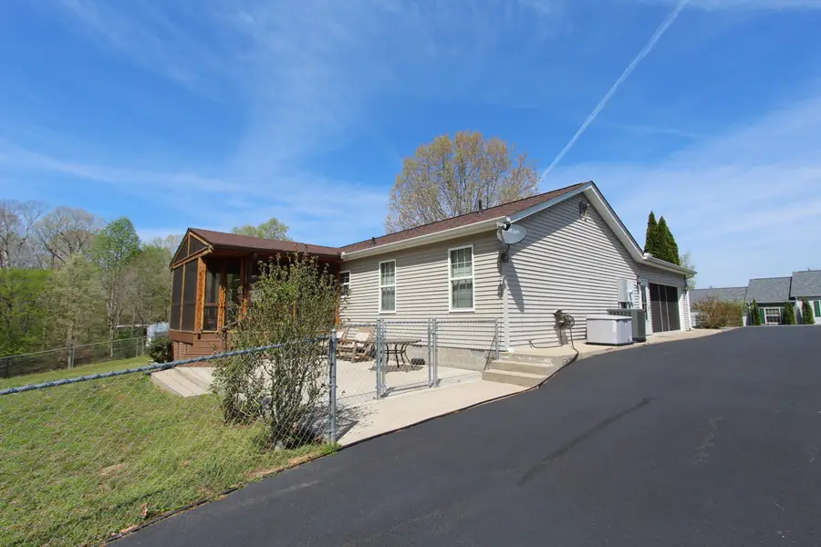 35 Saratoga Heights Road, Eddyville, KY 42038 - #3