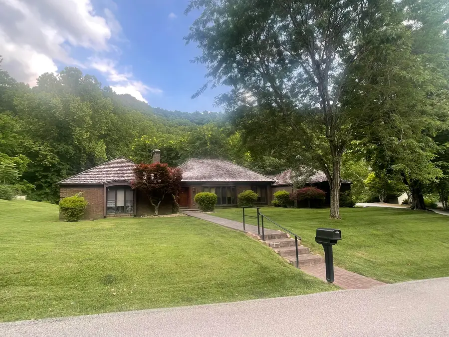 859 Woodland Hills, Harlan, KY 40831 - #2