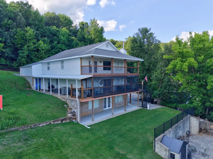 141 S Ash Street, Kuttawa, KY 42055 - #2
