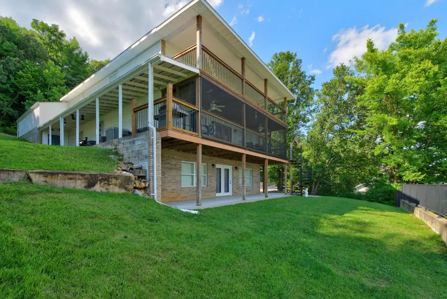141 S Ash Street, Kuttawa, KY 42055 - #3