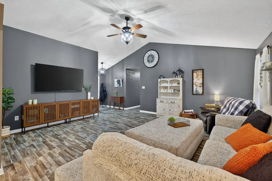 913 Pinoak Drive, Nicholasville, KY 40356 - #3
