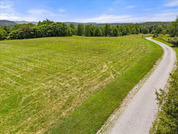 999 Barefoot Bottoms Road, Corbin, KY 40701