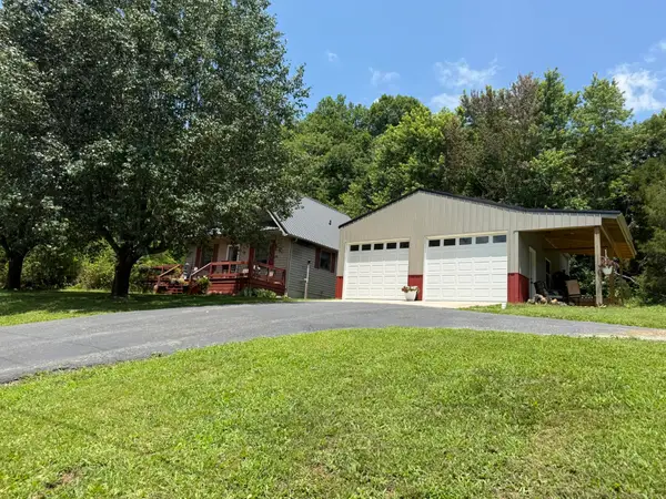 1671 Smith Grove Road, Burkesville, KY 42717