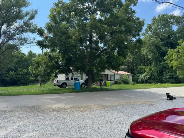 288 E Branch Road, East Bernstadt, KY 40729