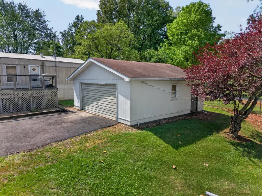 4080 Lovelaceville Road, Paducah, KY 42001 - #3