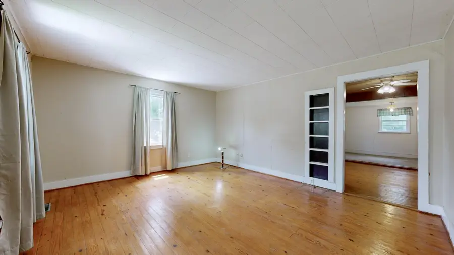 1691 Old Frankfort Road, Lawrenceburg, KY 40342 - #2