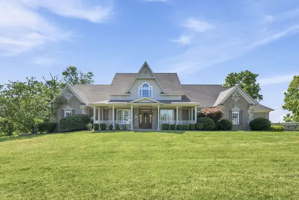 106 Stirling Lane, Versailles, KY 40383