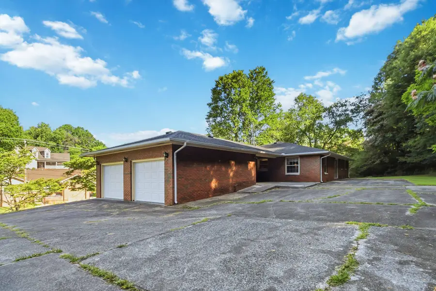 903 W 7th Street, Corbin, KY 40701 - #3