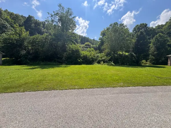 111 115 Stoney Brook Dr, Van Lear, KY 41265