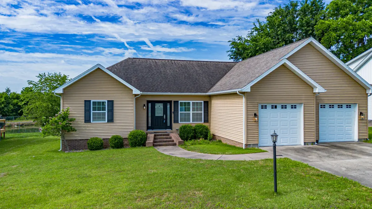 1010 Red Pine Circle, West Paducah, KY 42086 - #1